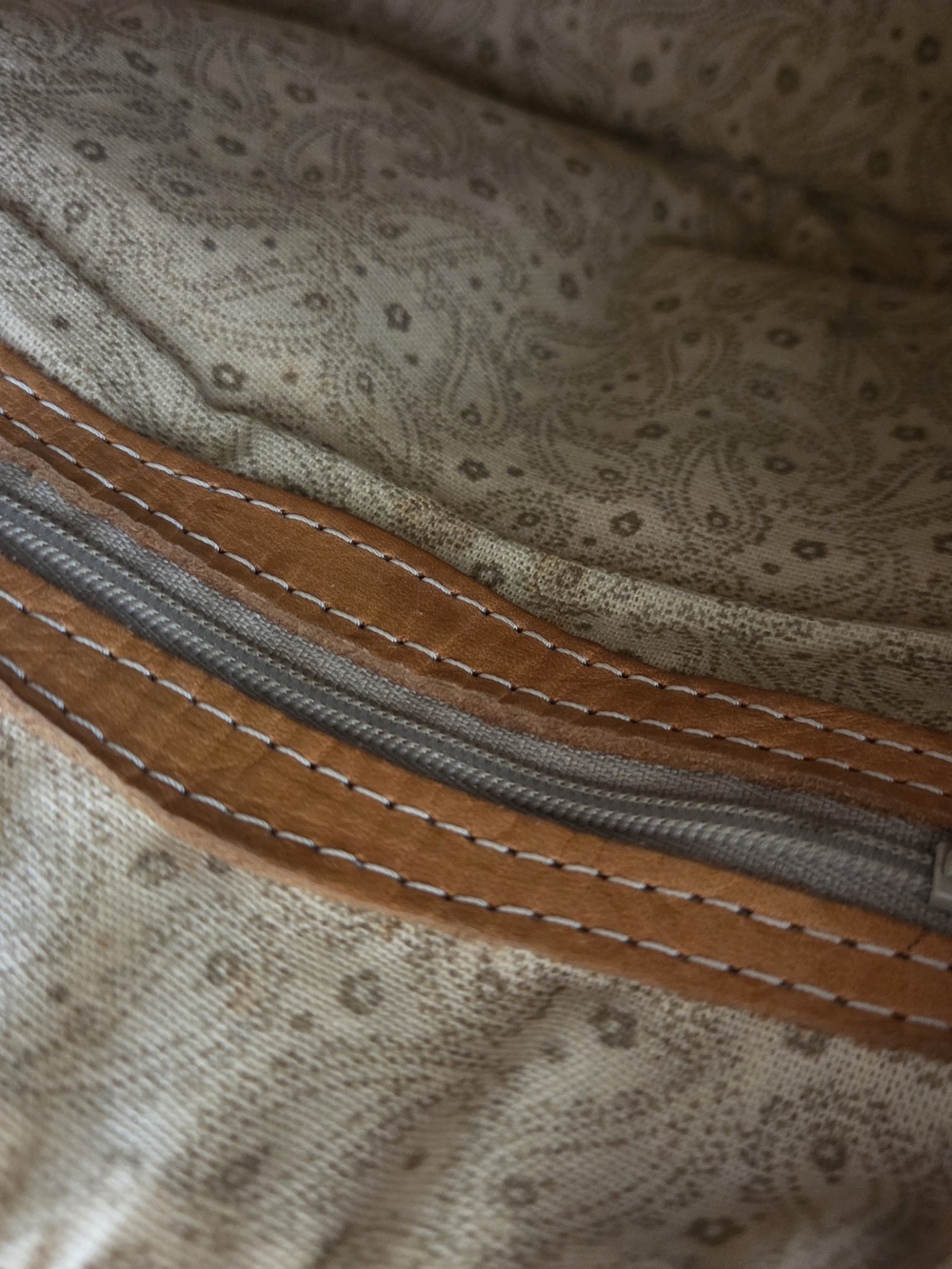 Beautiful Vintage Hand-Tooled Leather Satchel Bag in Tan Flower Floral Design - Picture 4 of 11